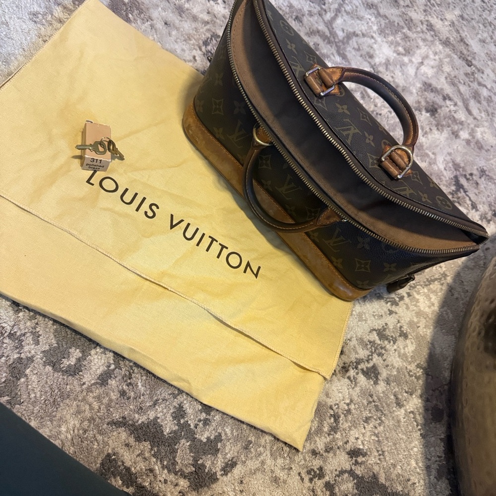 Louis Vuitton Alma MM - Picture 3 of 13